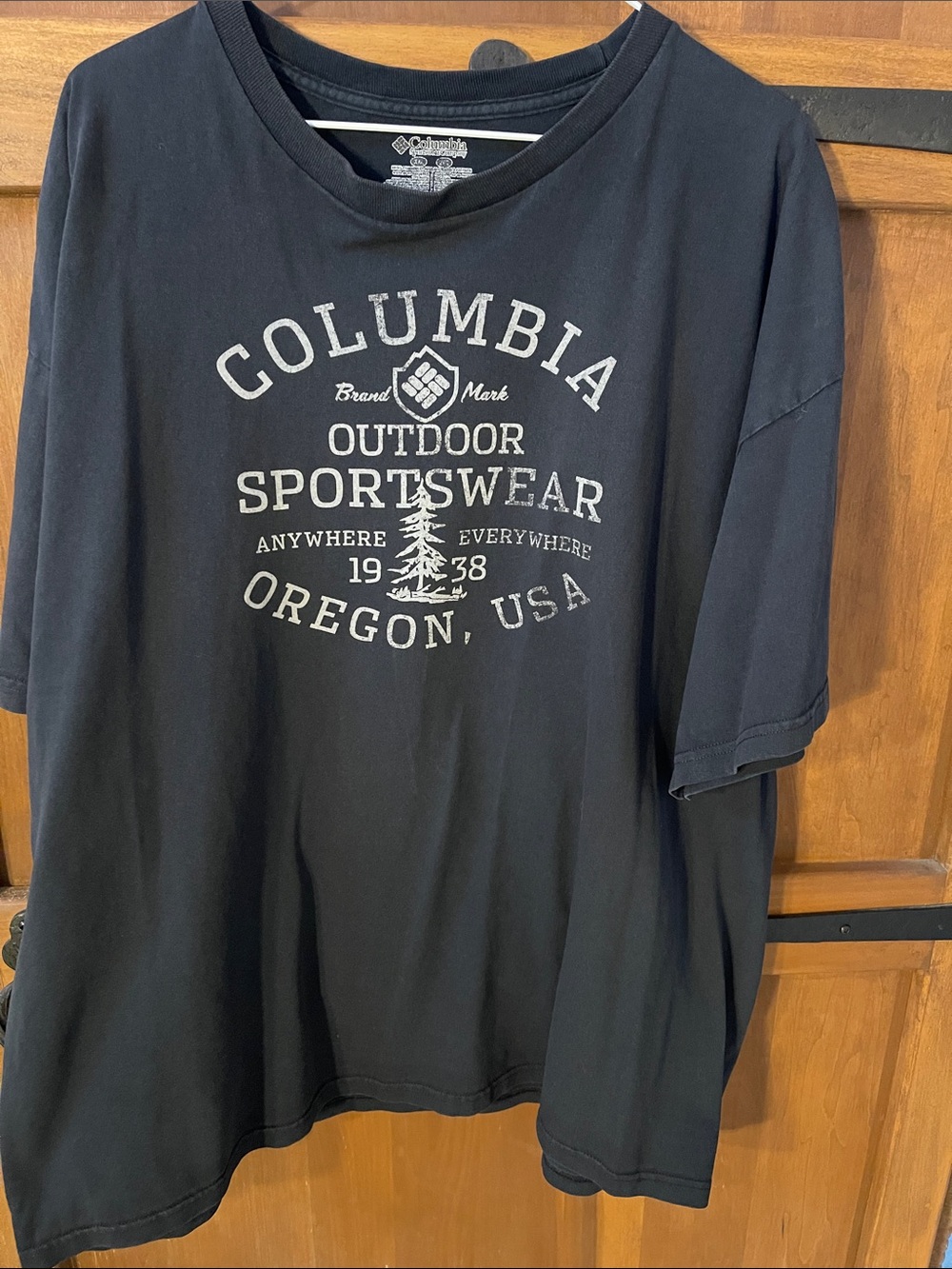 Columbia Black Short-Sleeve Outdoor Sportswear Graphic Tee